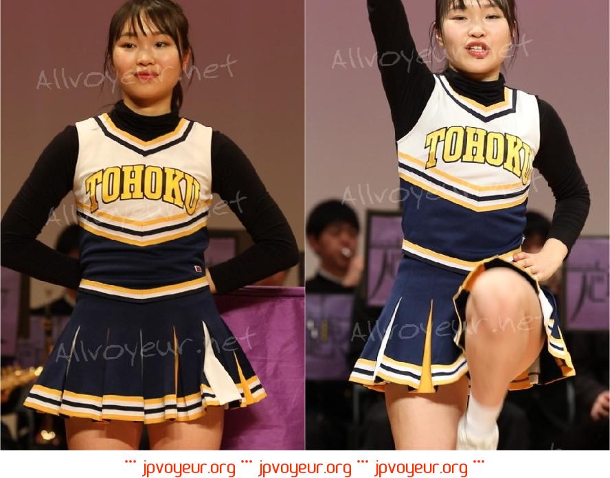 特大接写チアガール 2 股間から陰毛が大量にハミ出ている・・・