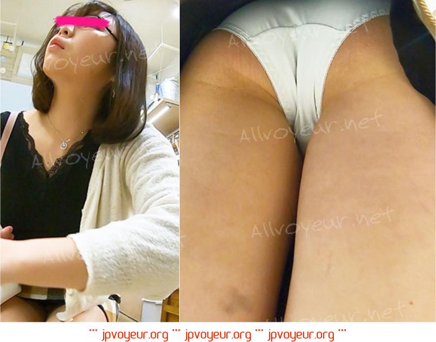 良いとこ育ち ？水玉スカートが揺れるお嬢ちゃんのパンチラ