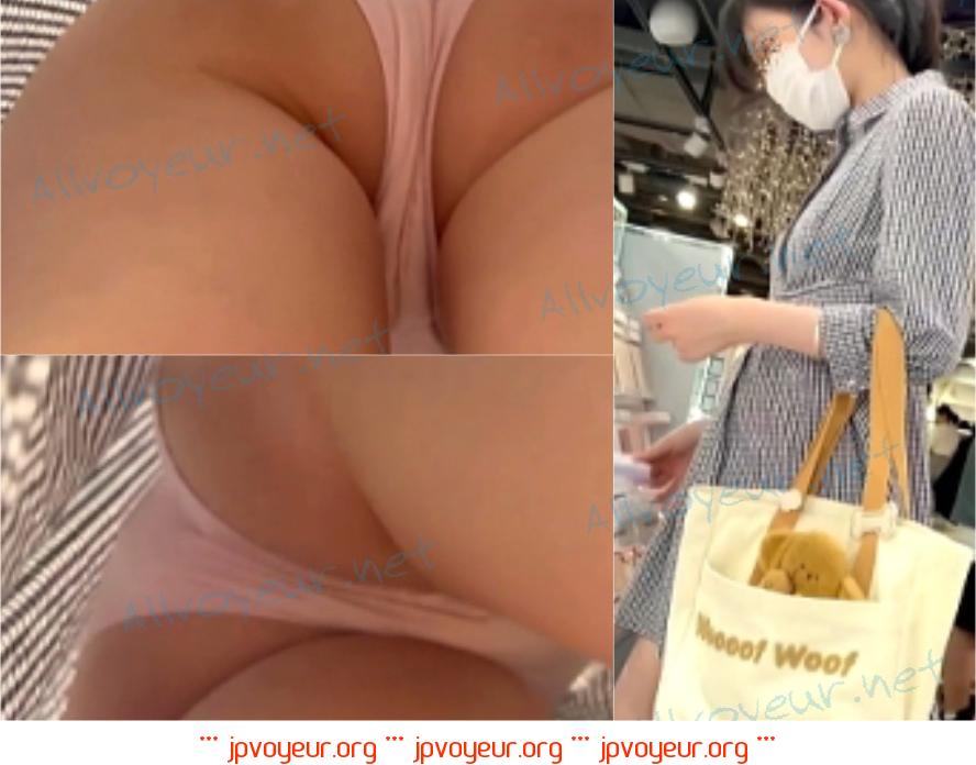 慕ってくれている後輩OLのストッキング越しのエロパンティー