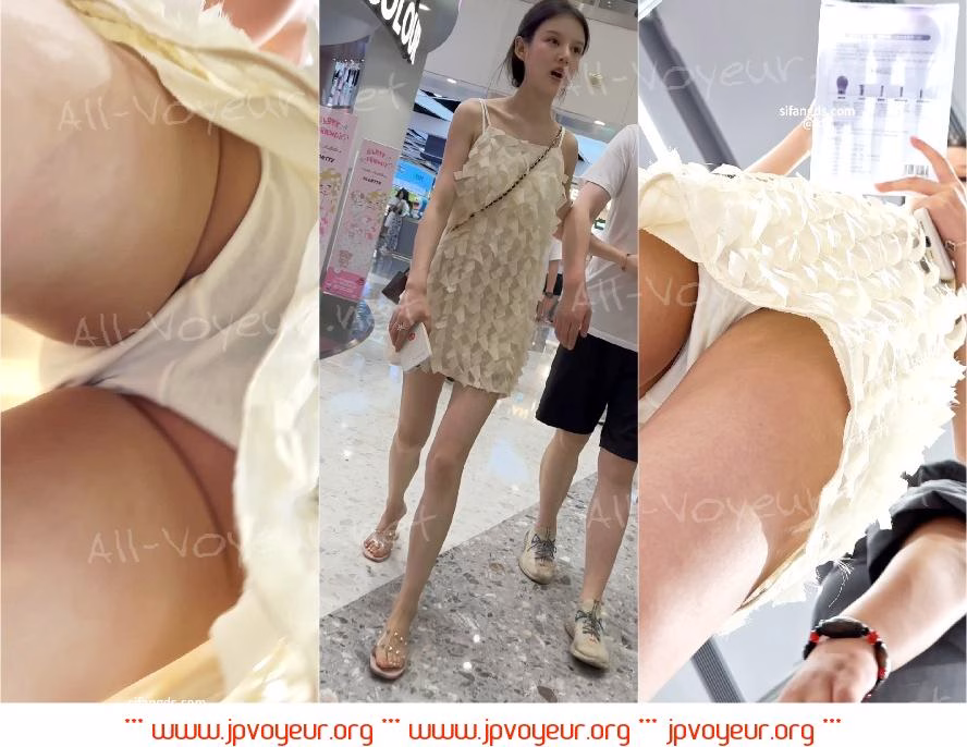 【KFC】ミニスカートの制服女子大生と親友がショッピング中に写真を撮っています。グレーの下着のローアングルCD